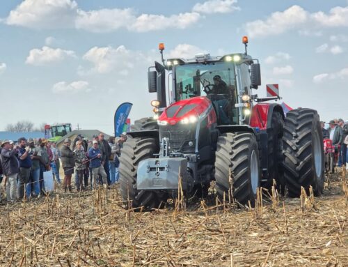 Die splinternuwe Massey Ferguson 9S pronk by Val Boeredag